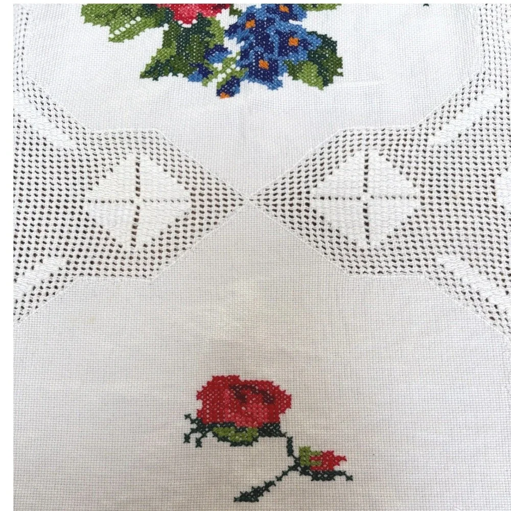 Vintage Hand Embroidered Openwork Floral Tablecloth White Cotton‎ 44